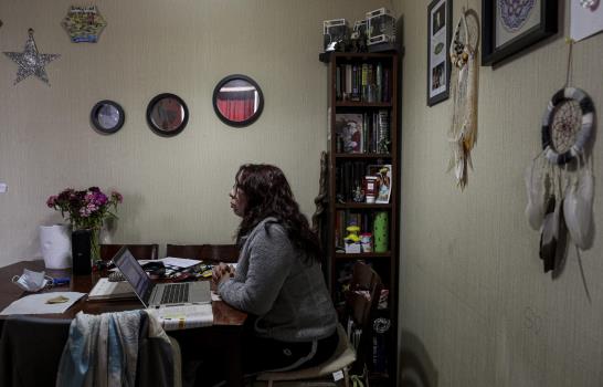 Los retos de una profesora chilena para dar clases en línea