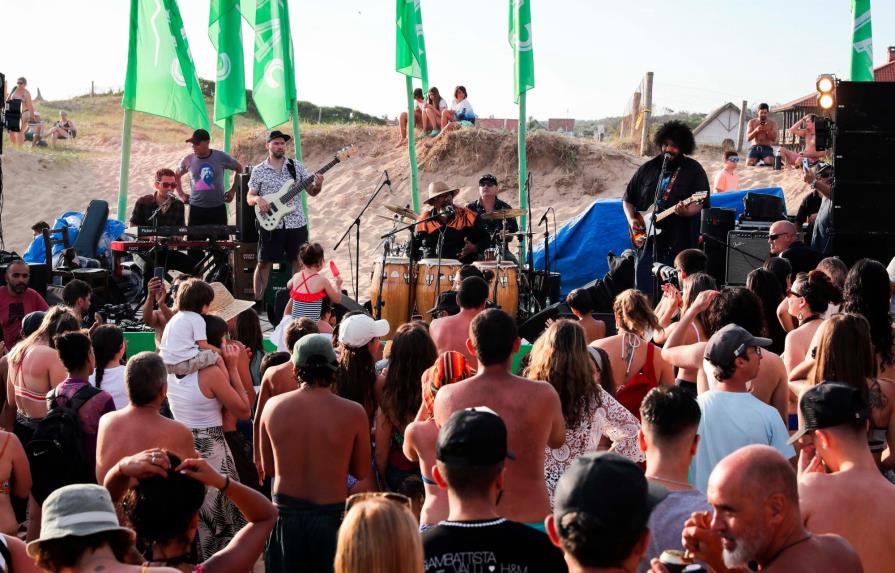 Música y agua fría para refrescar el verano uruguayo