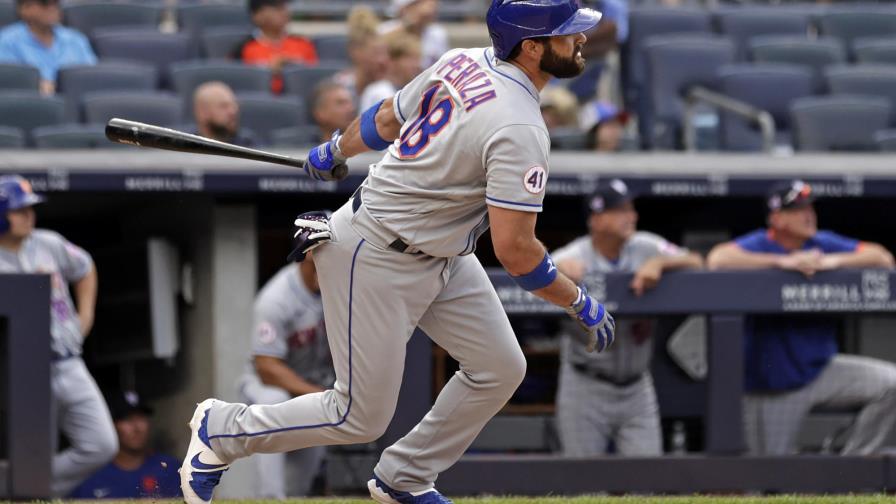 Alonso y fanático ayudan a Mets, que vencen a Yanquis