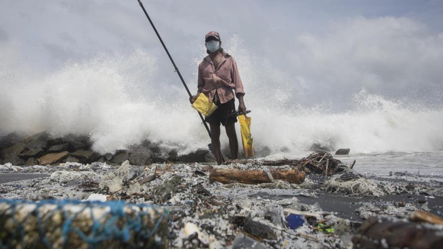 Sri Lanka: Pescadores sienten impacto de desastre naviero