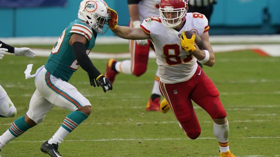 Chiefs remontan ante Dolphins y aseguran título divisional Chiefs remontan ante Dolphins y aseguran título divisional