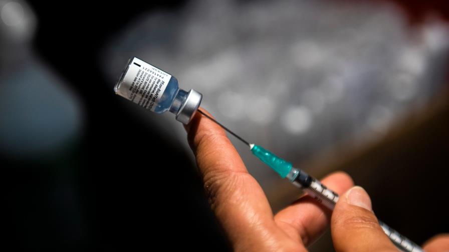 Uruguay comienza a vacunar con tercera dosis de Pfizer