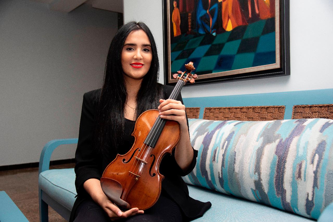 Cuanto Cuesta El Violin Mas Caro Del Mundo Aisha Syed: “Es la primera vez que tenemos un violín de US$6 millones en  RD” - Diario Libre