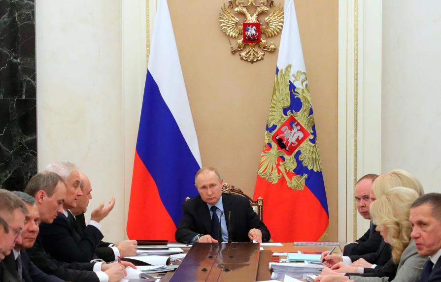 Putin convoca para el 22 de abril plebiscito sobre su permanencia en Kremlin