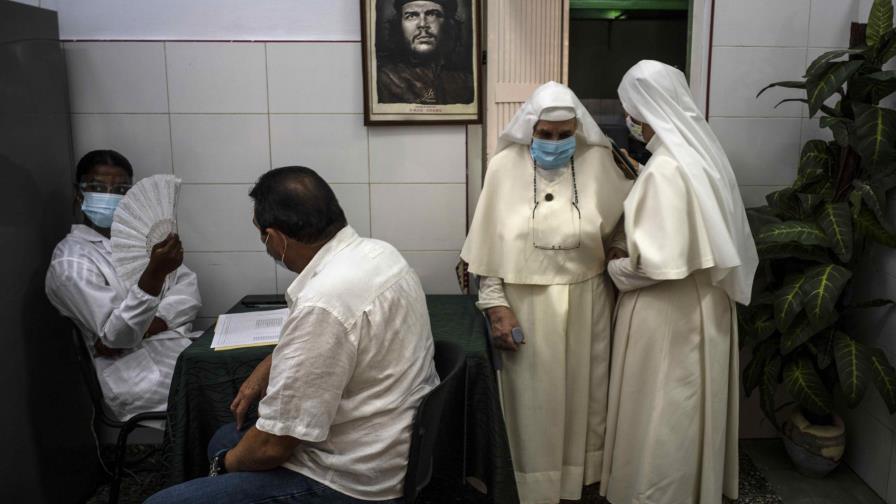 Cuba en su peor mes de COVID, casi 300.000 casos acumulados