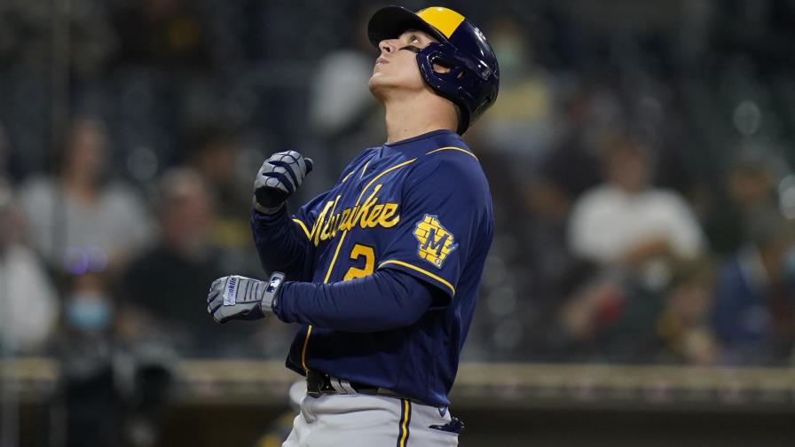 Urías y Woodruff guían a Cerveceros ante Musgrove y Padres