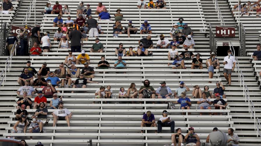 Con casos al alza en EEUU, estados imponen más restricciones