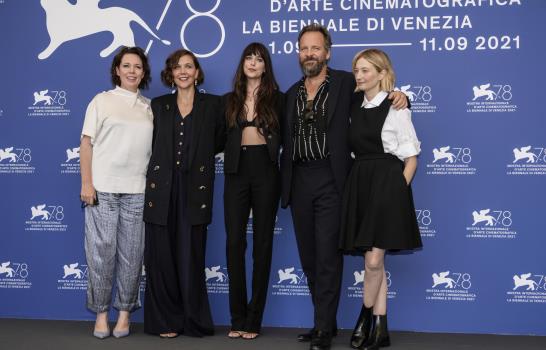 En su debut como directora, Gyllenhaal adapta a Ferrante