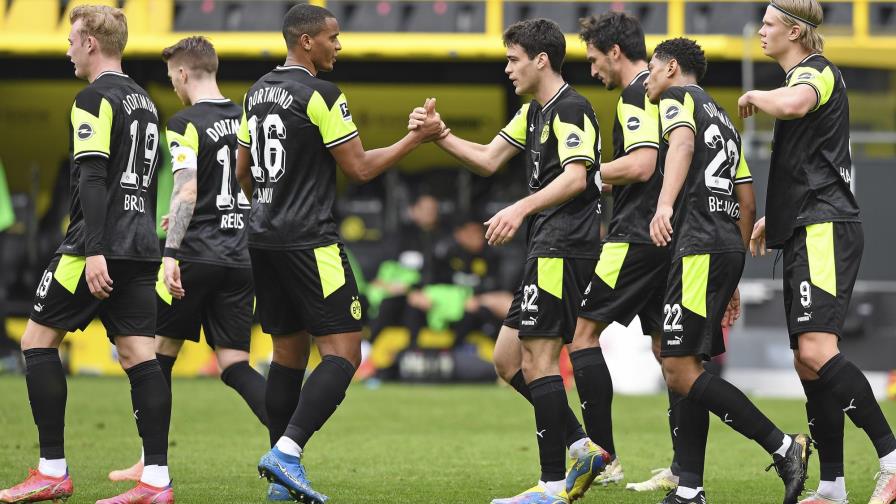 Dortmund golea 4-1 a Bremen, reflota meterse en la Champions