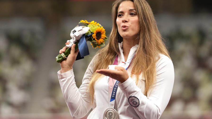Medallista polaca subasta presea para ayudar a niño enfermo