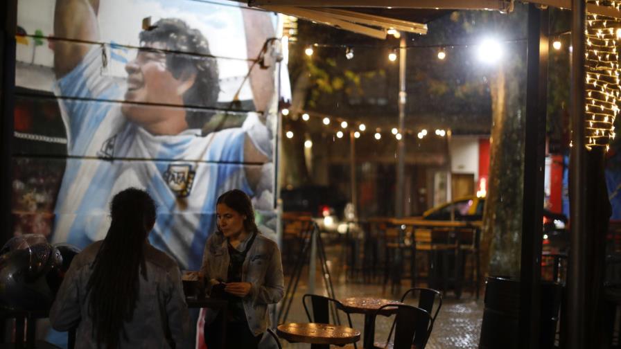 Fútbol argentino cambia protocolos COVID ante más contagios