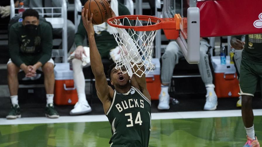 Giannis advierte que golpes de Suns no lo amedrentarán
