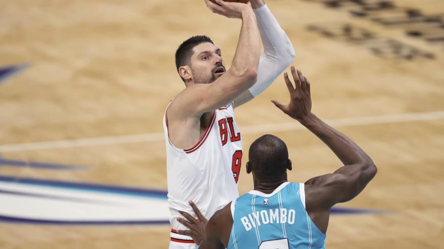 Bulls arrollan 120-99 a los Hornets; barren la serie
