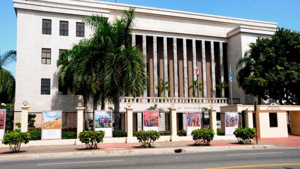 Concurso de oposición docente se inicia hoy con la exclusión de los egresados de excelencia