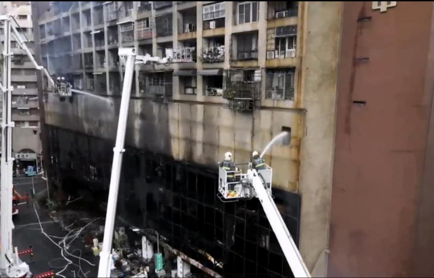 Reporte: 14 muertos, 51 heridos en un incendio en Taiwán