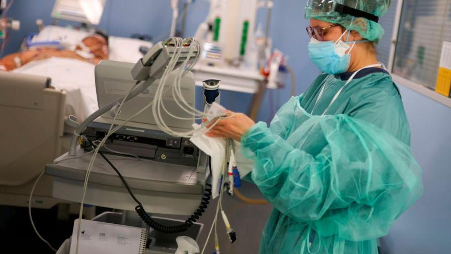 Los hospitales españoles se enfrentan colapsados a un nuevo pico de contagios