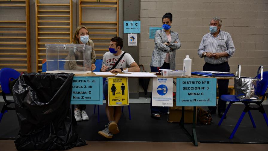Dos regiones españolas acuden a votar con medidas de sanidad