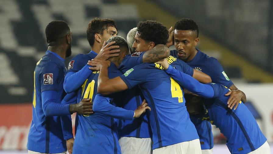 Diezmado, Brasil sufre pero gana en Chile