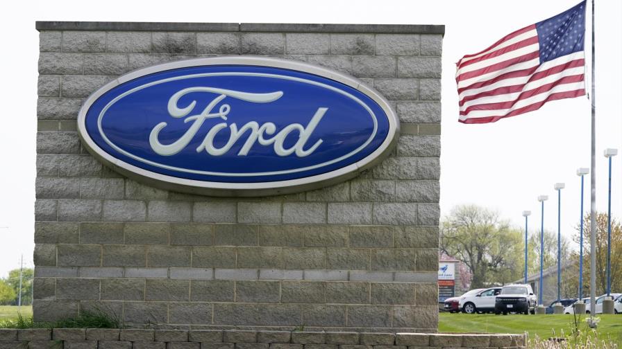 Ford inicia actualización de software de autos por internet