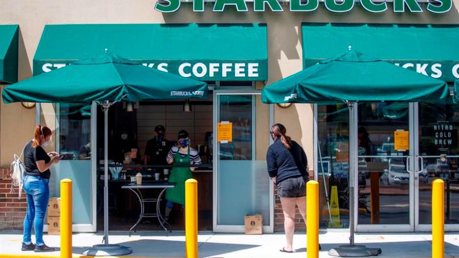 Cadena de cafeterías Starbucks reabrirá el 85 % de sus locales en EE.UU.