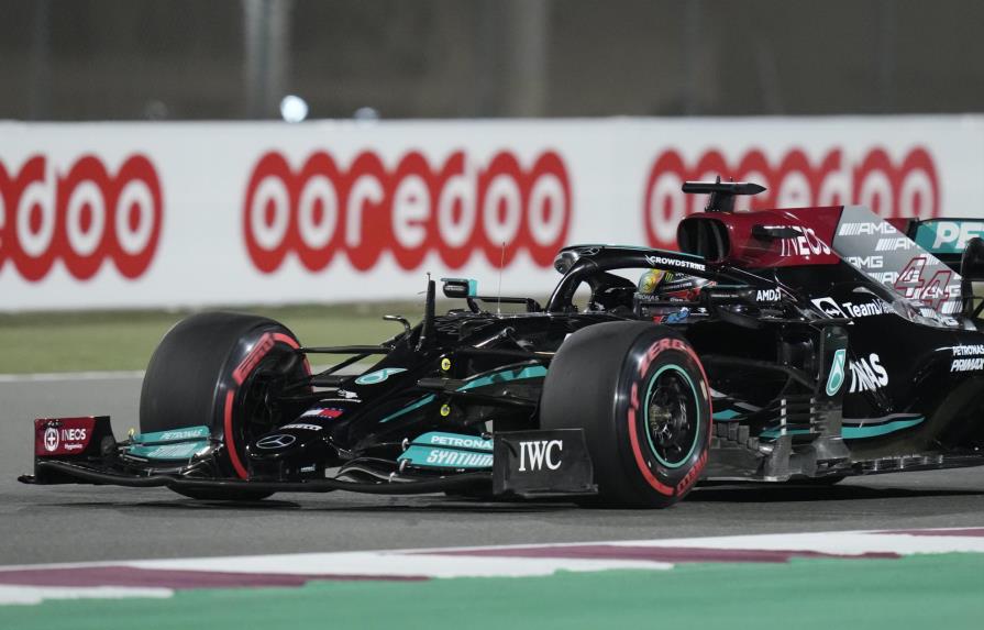 Hamilton gana la pole para el primer Gran Premio de Qatar de F1