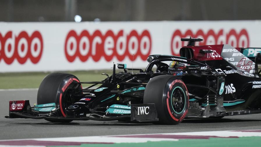 Hamilton gana la pole para el 1er Gran Premio de Qatar de F1