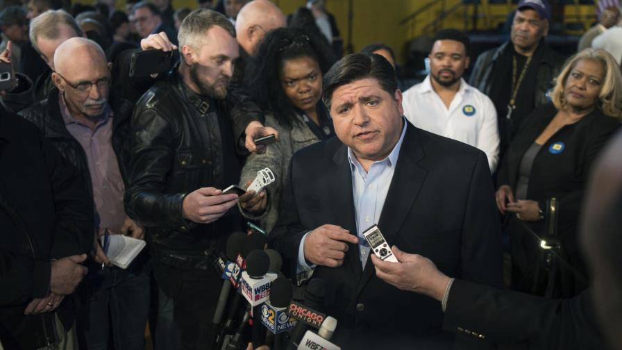 Gobernador de Illinois se disculpa por criticar a peloteros
