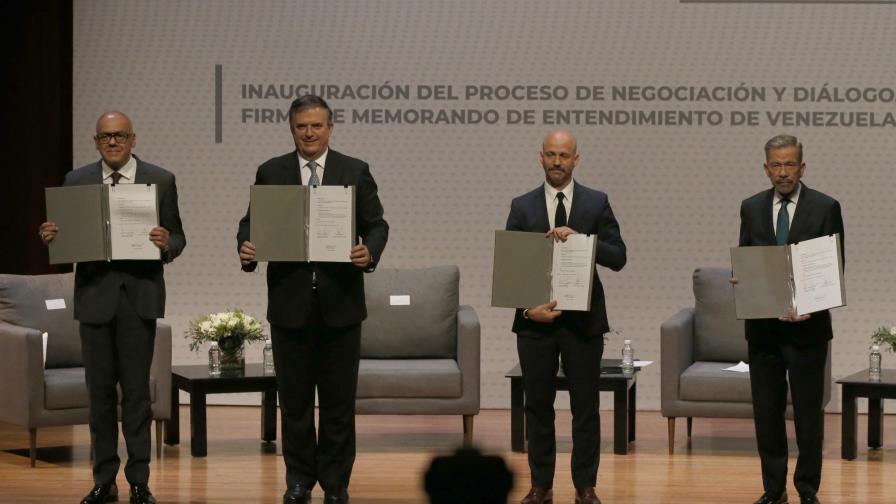 Gobierno y oposición venezolana retoman diálogos en México Gobierno y oposición venezolana retoman diálogos en México