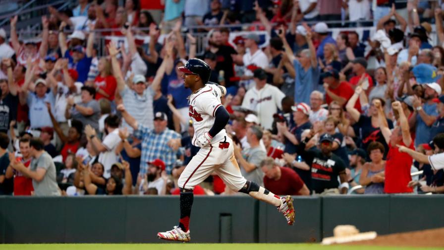 Con 5 jonrones, Bravos remontan para vencer 12-6 a Filis