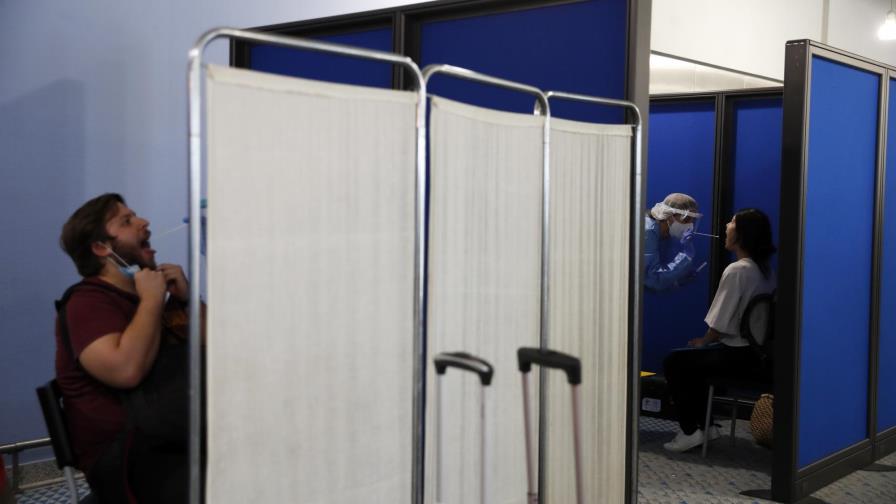 Se desploman 99% ingresos por viajes en Grecia en abril