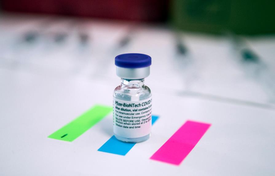 FDA concede su aprobación total a la vacuna de Pfizer