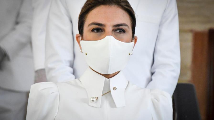 El mensaje detrás de la mascarilla de Carolina Mejía El mensaje detrás de la mascarilla de Carolina Mejía