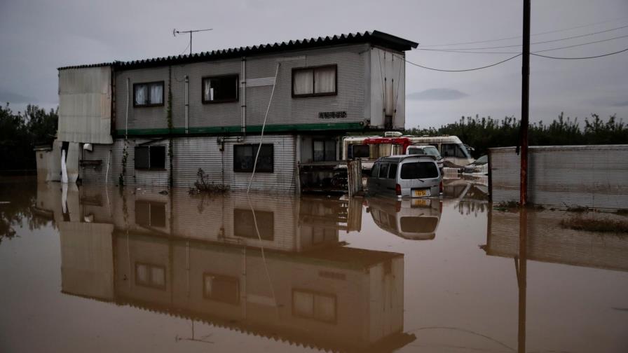 Japón busca desaparecidos tras tifón que mató a decenas