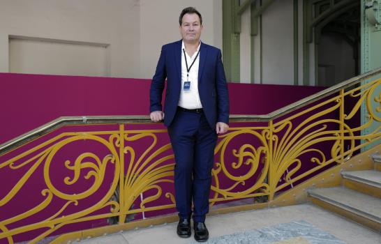 Feria de arte en París sigue adelante pese a la pandemia