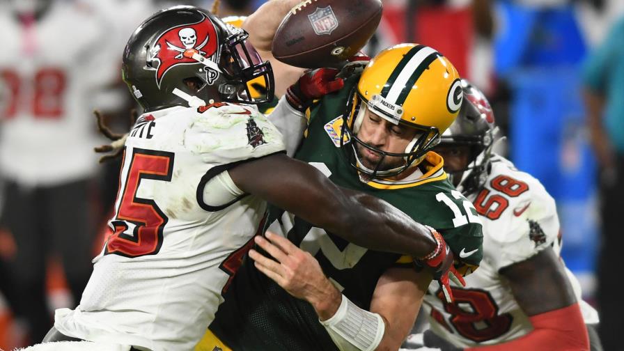 Rodgers busca cambiar de página tras mal juego ante Bucs