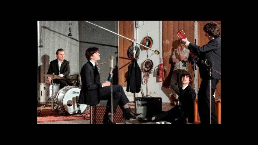 Actores casi desconocidos serán Lennon y McCartney en “biopic” de los Beatles Actores casi desconocidos serán Lennon y McCartney en “biopic” de los Beatles