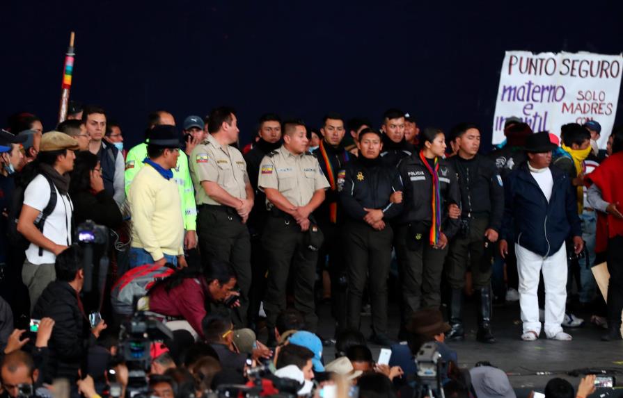 Policías retenidos por manifestantes indígenas en Quito aseguran estar bien