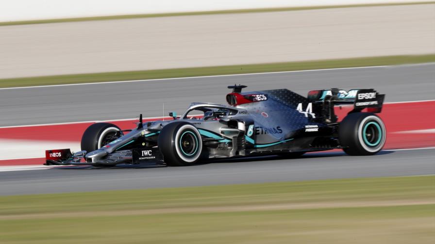 Hamilton domina al iniciar pretemporada, Pérez tercero