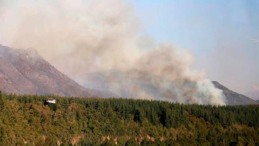 Incendio cerca de parque nacional es uno los más grande de historia de Chile
