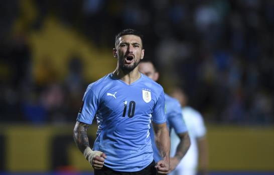 Uruguay despacha 4-2 a Bolivia y toma impulso