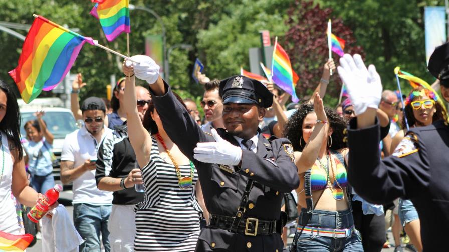Vetan a policías de eventos del Orgullo Gay en NY