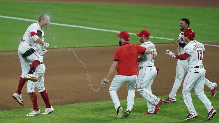 Doble de Votto en la 10ma da triunfo a Rojos sobre Reales