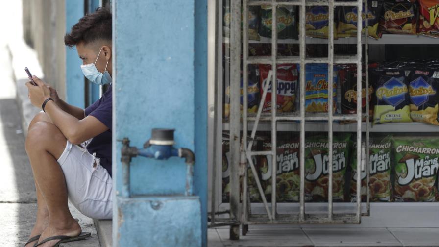 Duterte reintroduce cuarentenas contra el virus en Manila Duterte reintroduce cuarentenas contra el virus en Manila