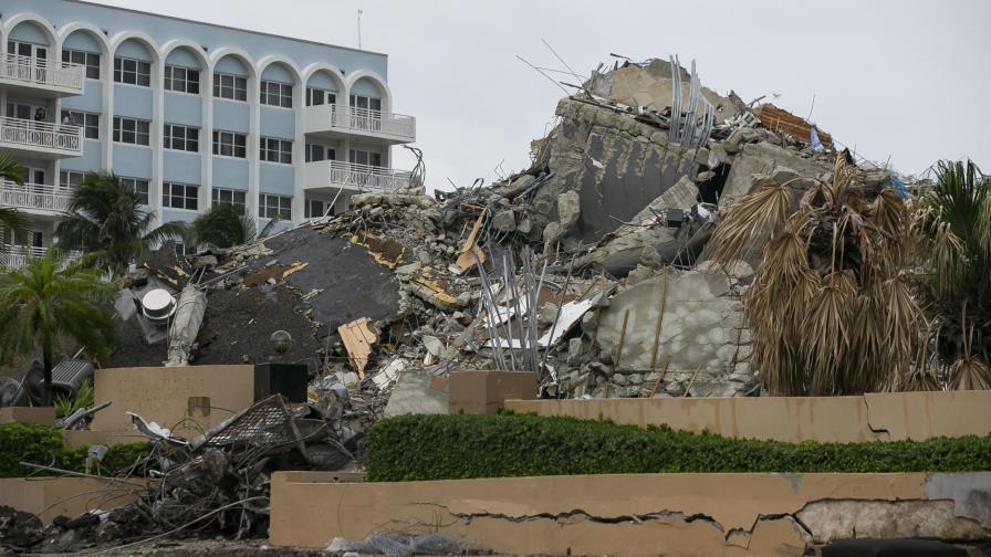 Recuperan 8 cuerpos del edificio derruido en Florida