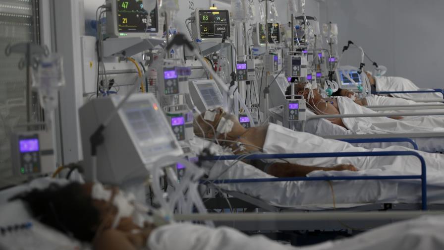 Argentina espera vacunas de AstraZeneca en medio de rebrote