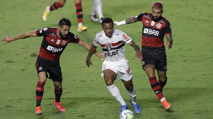 Rebrote de COVID-19 provoca clamor en Brasil para frenar el fútbol por la oleada Rebrote de COVID-19 provoca clamor en Brasil para frenar el fútbol por la oleada