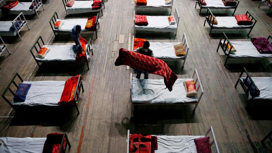 ¿Es la variante de la India causante de la crisis de contagios de ese país?
