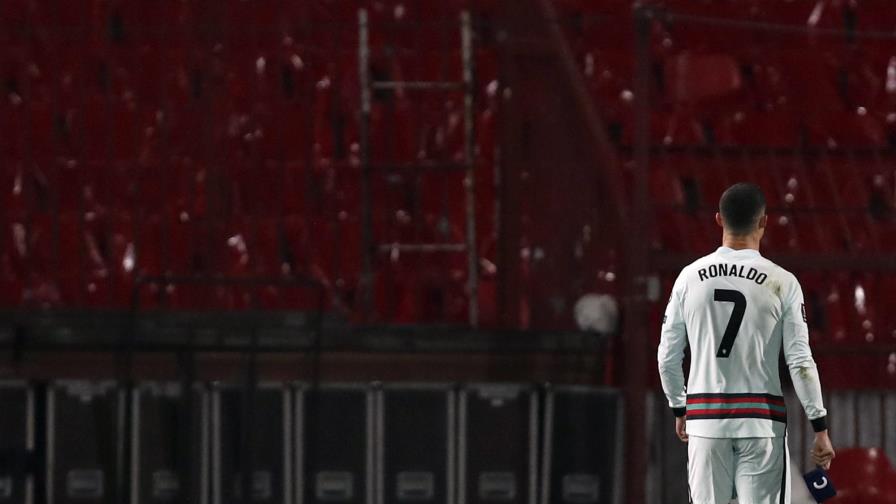 Subastan brazalete de Cristiano para ayudar a bebé serbio
