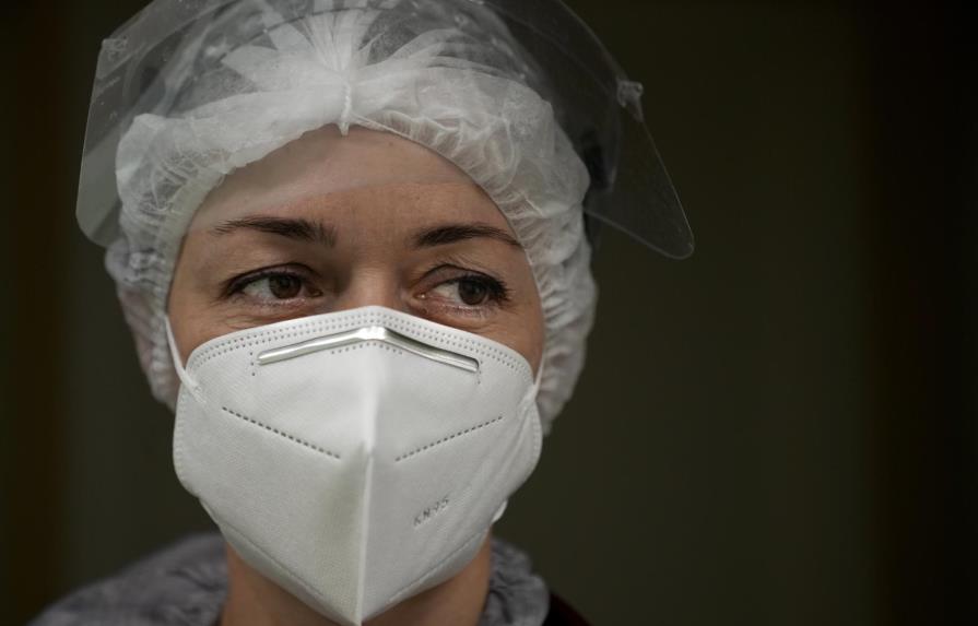 Muertes diarias por coronavirus baten nuevo récord en Rusia