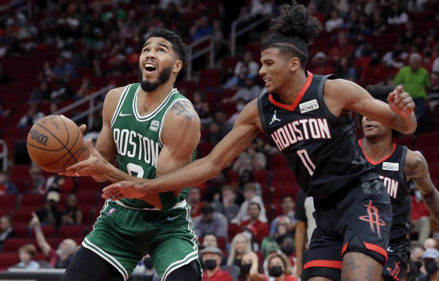 Celtics vencen a Rockets y evitan inicio de temporada de 0-3